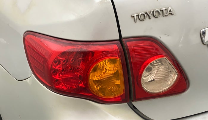 2011 Toyota Corolla Altis G PETROL, Petrol, Manual, 1,18,769 km, Left tail light - Minor damage
