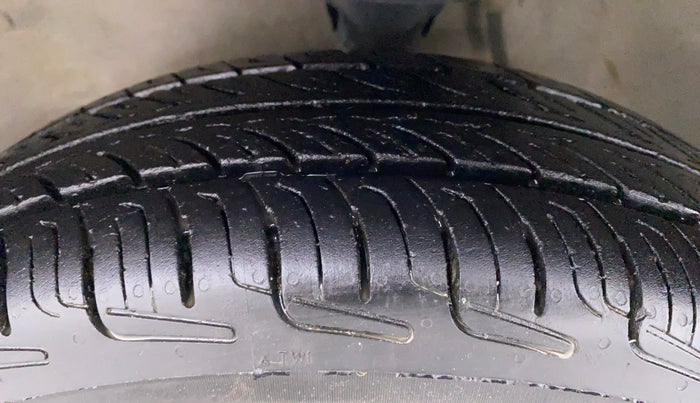 2017 Maruti Alto 800 LXI, Petrol, Manual, 77,196 km, Left Front Tyre Tread