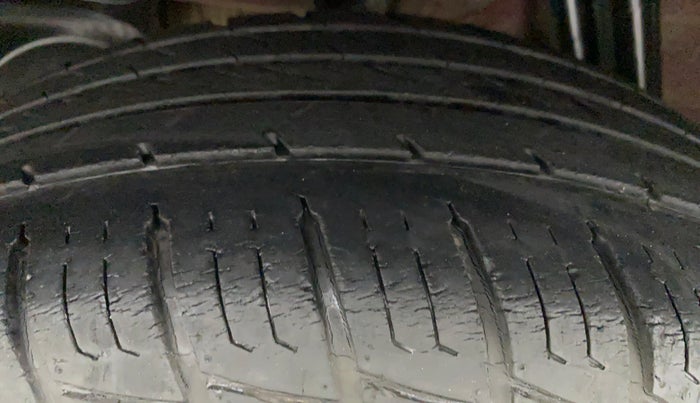 2016 Nissan Terrano XL P, Petrol, Manual, 39,948 km, Right Rear Tyre Tread