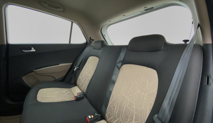 2016 Hyundai Grand i10 SPORTZ 1.2 KAPPA VTVT, Petrol, Manual, 23,749 km, Right Side Rear Door Cabin