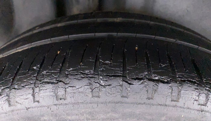 2013 Volkswagen Polo HIGHLINE1.2L DIESEL, Diesel, Manual, 95,429 km, Right Rear Tyre Tread