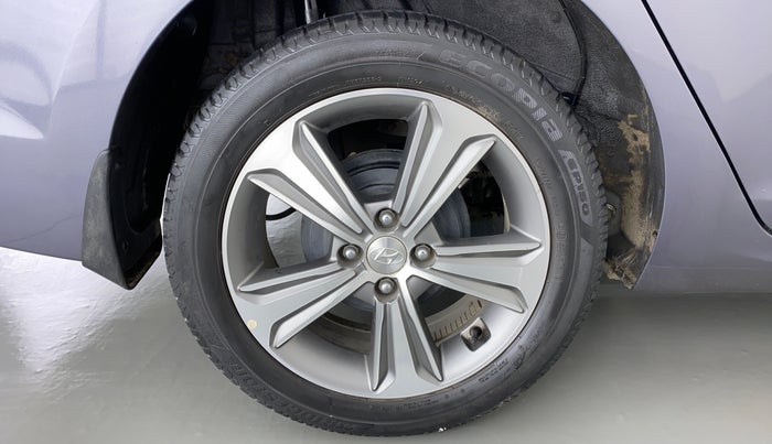 2017 Hyundai Verna 1.6 SX VTVT AT (O), Petrol, Automatic, 42,423 km, Right Rear Wheel