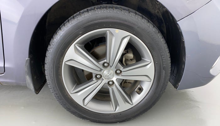 2017 Hyundai Verna 1.6 SX VTVT AT (O), Petrol, Automatic, 42,423 km, Right Front Wheel