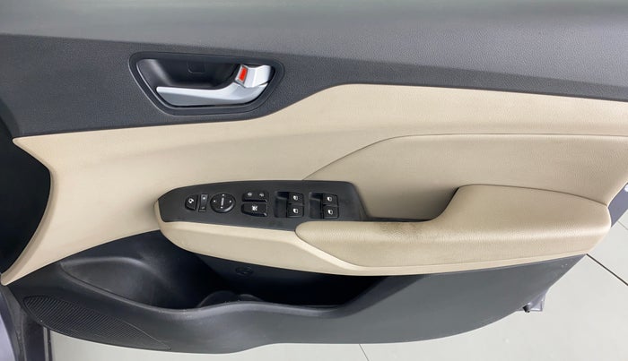 2017 Hyundai Verna 1.6 SX VTVT AT (O), Petrol, Automatic, 42,423 km, Driver Side Door Panels Control