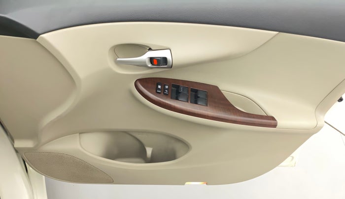 2013 Toyota Corolla Altis VL AT PETROL, Petrol, Automatic, 83,423 km, Driver Side Door Panels Control