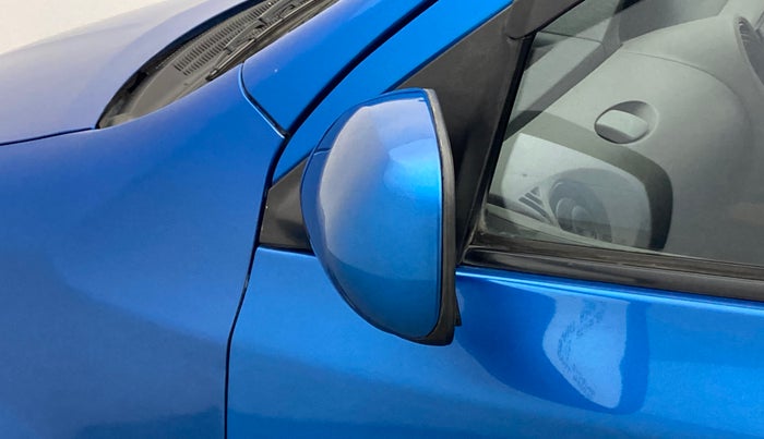 2011 Toyota Etios Liva G, Petrol, Manual, 74,457 km, Left rear-view mirror - Cover has minor damage