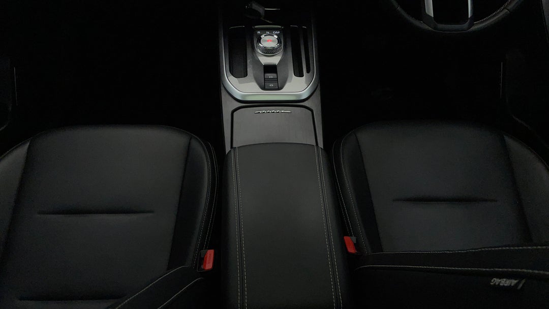 2022 GWM Haval Jolion Ultra, Automatic, 52642 km, Center Console