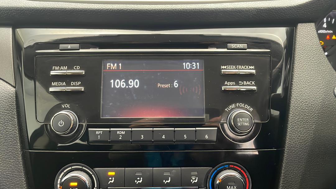 2017 Nissan Qashqai St, Automatic, 39569 km, Infotainment System