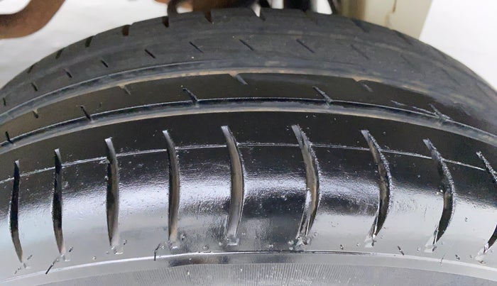 2018 Maruti Eeco 5 STR WITH AC PLUSHTR, Petrol, Manual, 31,655 km, Left Rear Tyre Tread
