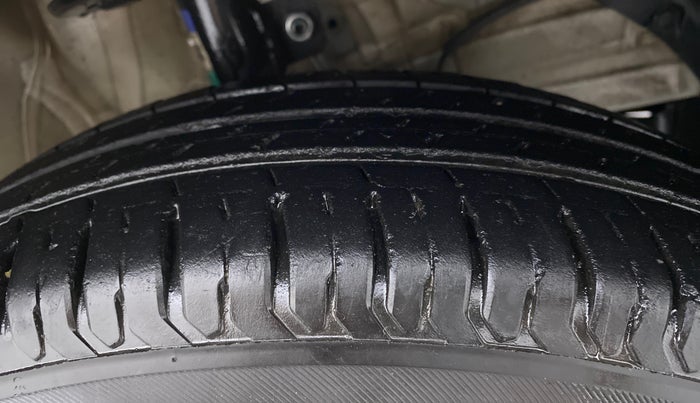 2019 Maruti Swift VXI, Petrol, Manual, 32,312 km, Right Front Tyre Tread