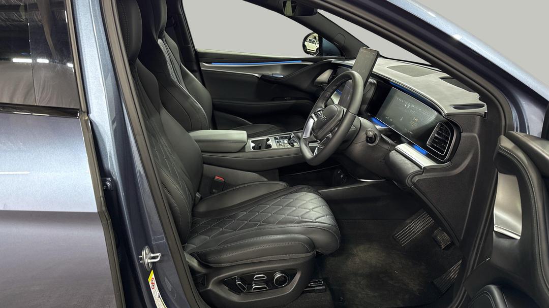 2025 Byd Sealion 7 Premium, Automatic, 1242 km, Right Side Front Door Cabin View