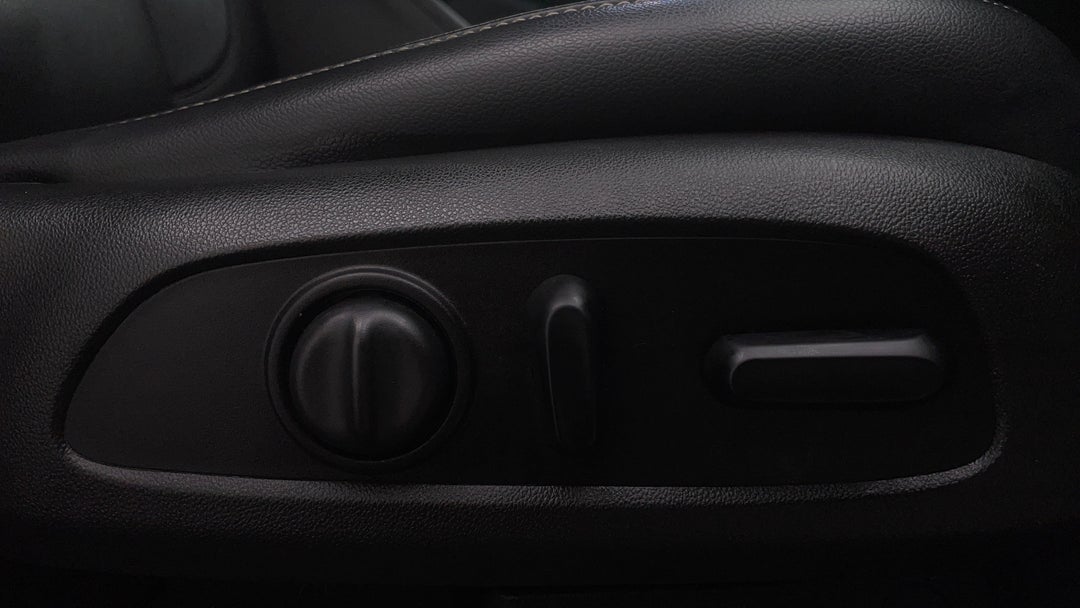 2019 Holden Acadia Ltz (2wd), Automatic, 103731 km, Drivers Side Adjustment Panel