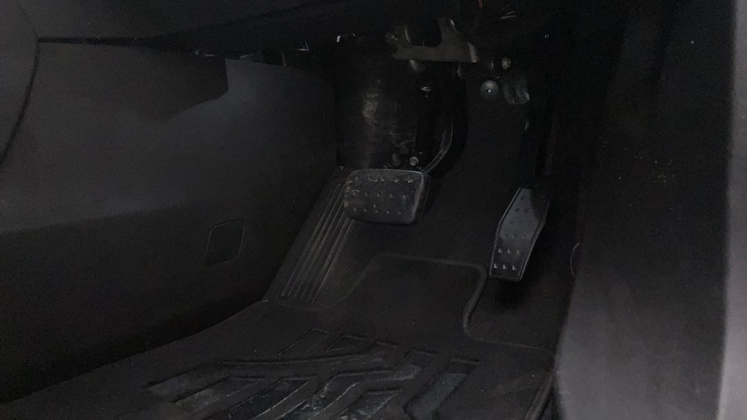 2019 Holden Acadia Ltz (2wd), Automatic, 103731 km, Pedals and Footmat