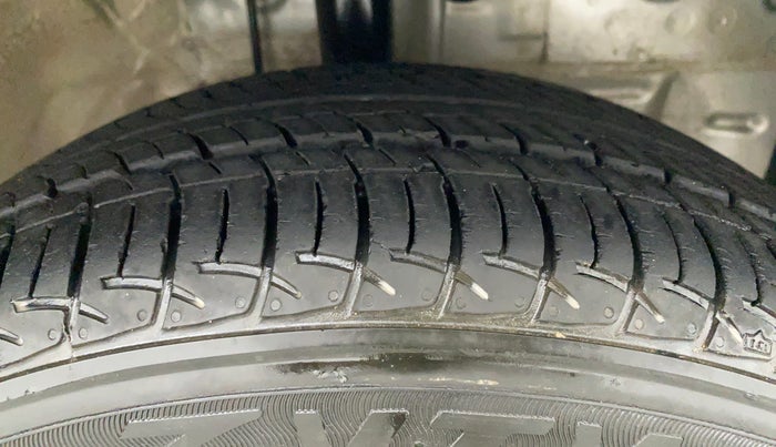 2015 Toyota Etios G, Petrol, Manual, 11,104 km, Right Front Tyre Tread