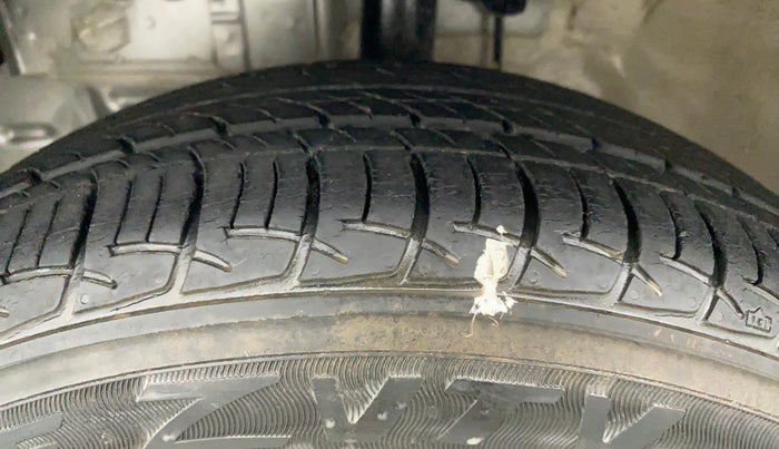 2015 Toyota Etios G, Petrol, Manual, 11,104 km, Left Front Tyre Tread
