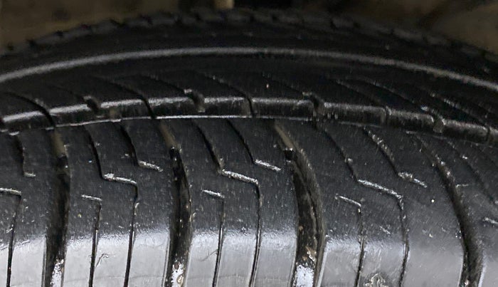 2020 Maruti Ertiga VXI CNG, CNG, Manual, 43,688 km, Right Front Tyre Tread