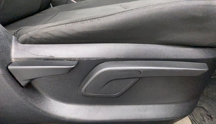 2018 Mahindra KUV 100 NXT K8 P 6 STR, Petrol, Manual, 47,684 km, Driver Side Adjustment Panel