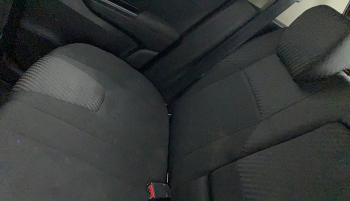 2018 Mahindra KUV 100 NXT K8 P 6 STR, Petrol, Manual, 47,684 km, Second-row right seat - Cover slightly stained