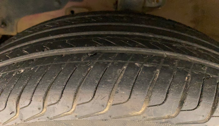 2018 Mahindra KUV 100 NXT K8 P 6 STR, Petrol, Manual, 47,684 km, Left Front Tyre Tread