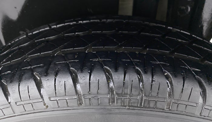 2017 Maruti Swift VXI, Petrol, Manual, 19,668 km, Left Rear Tyre Tread