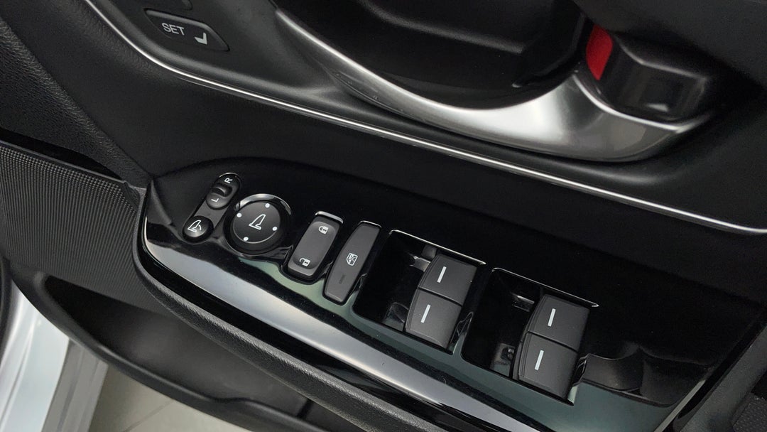 2017 Honda CR-V Vti-lx (awd), Automatic, 88912 km, Drivers Side Door Panel Controls