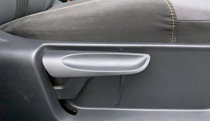 2017 Volkswagen Vento ALLSTAR 1.6, Petrol, Manual, 63,345 km, Driver Side Adjustment Panel