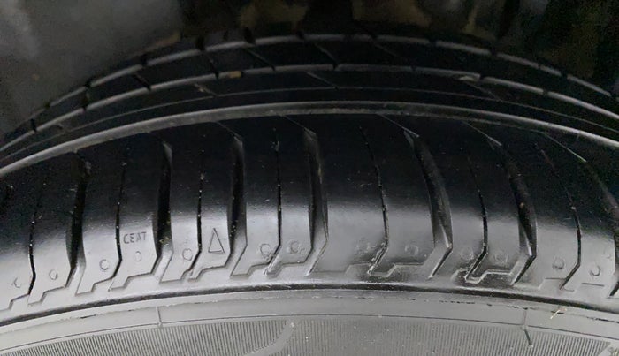 2017 Volkswagen Vento ALLSTAR 1.6, Petrol, Manual, 63,345 km, Left Rear Tyre Tread