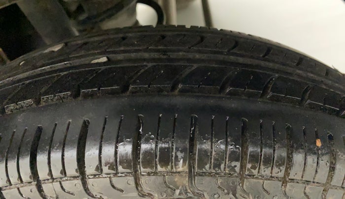 2015 Maruti Alto 800 LXI, Petrol, Manual, 35,843 km, Left Rear Tyre Tread