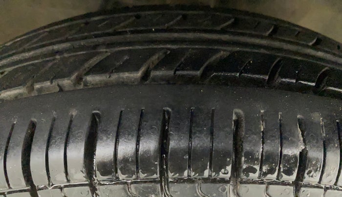 2015 Maruti Alto 800 LXI, Petrol, Manual, 35,843 km, Right Front Tyre Tread