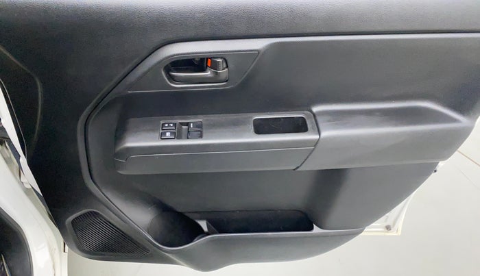 2019 Maruti New Wagon-R LXI CNG 1.0 L, CNG, Manual, 31,260 km, Driver Side Door Panels Control