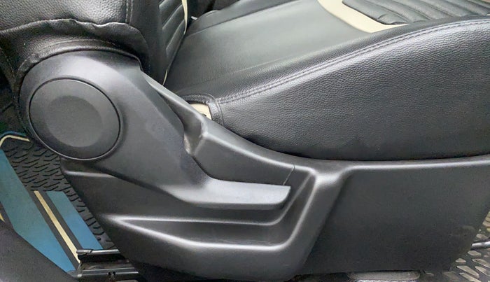 2019 Maruti New Wagon-R LXI CNG 1.0 L, CNG, Manual, 31,260 km, Driver Side Adjustment Panel
