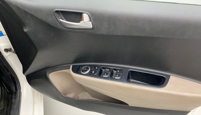 2015 Hyundai Grand i10 SPORTZ 1.2 KAPPA VTVT, Petrol, Manual, 41,426 km, Right front window switch / handle - Minor damage