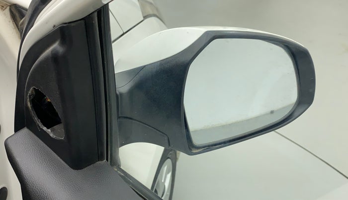 2015 Hyundai Grand i10 SPORTZ 1.2 KAPPA VTVT, Petrol, Manual, 41,426 km, Right rear-view mirror - Cover has minor damage