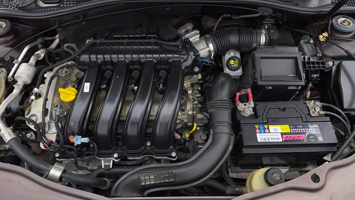 Renault Duster-Engine Bonet View