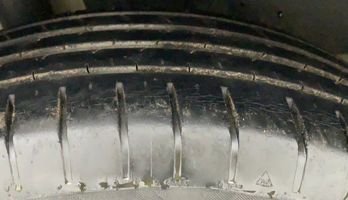 2018 Maruti Swift ZXI, Petrol, Manual, 30,472 km, Right Rear Tyre Tread