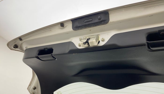2018 Maruti Swift ZXI, Petrol, Manual, 30,472 km, Dicky (Boot door) - Slightly rusted