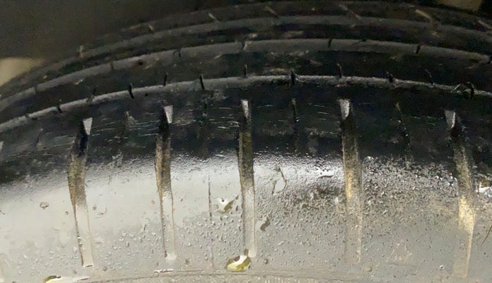 2018 Maruti Swift ZXI, Petrol, Manual, 30,472 km, Left Rear Tyre Tread
