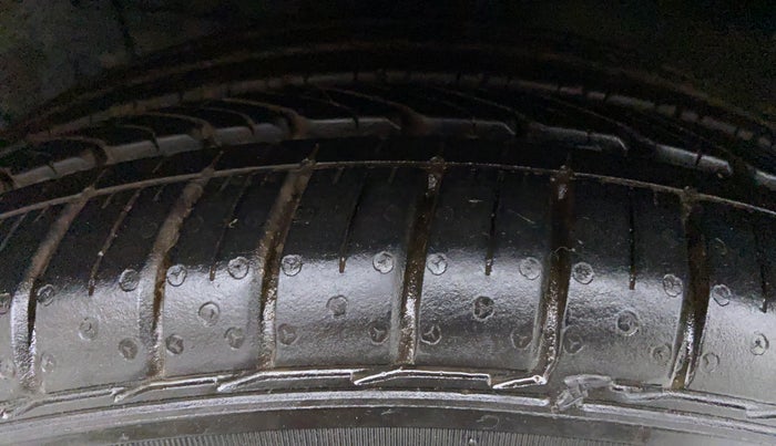 2018 Maruti Ciaz ALPHA 1.5 AT SHVS, Petrol, Automatic, 51,222 km, Left Front Tyre Tread