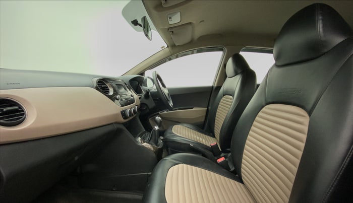 2016 Hyundai Grand i10 SPORTZ 1.2 KAPPA VTVT, CNG, Manual, 85,258 km, Right Side Front Door Cabin