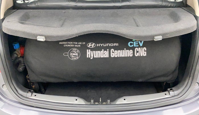 2016 Hyundai Grand i10 SPORTZ 1.2 KAPPA VTVT, CNG, Manual, 85,258 km, Boot Inside