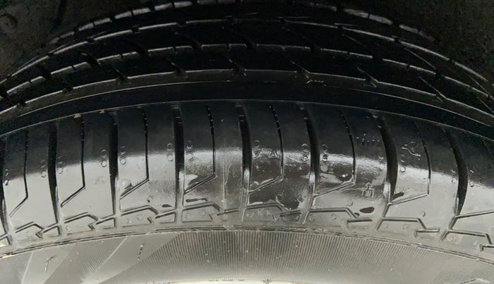 2015 Hyundai Creta 1.6 SX PLUS PETROL, Petrol, Manual, 56,465 km, Right Rear Tyre Tread