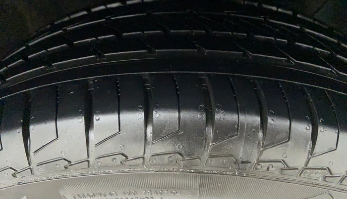 2015 Hyundai Creta 1.6 SX PLUS PETROL, Petrol, Manual, 56,465 km, Right Front Tyre Tread