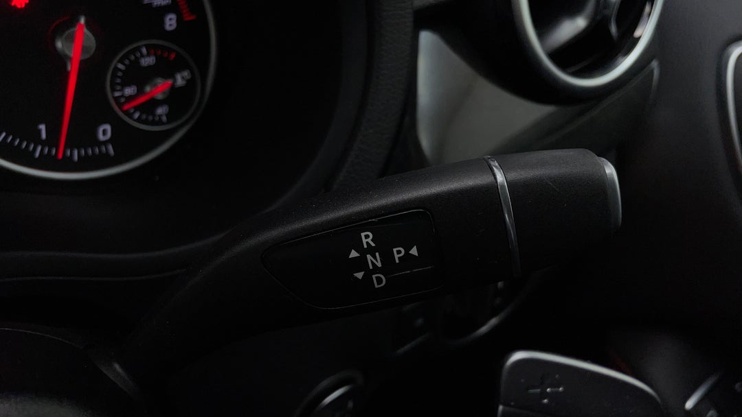 2016 Mercedes-benz B180 B180, Automatic, 138767 km, Gear Lever 