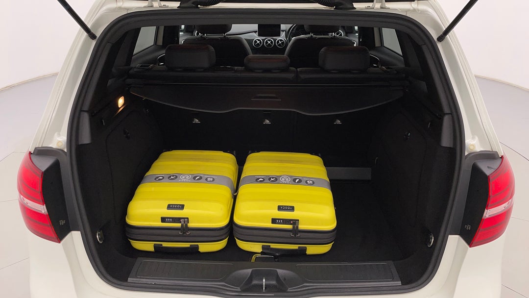 2016 Mercedes-benz B180 B180, Automatic, 138767 km, Boot Inside View with Luggage