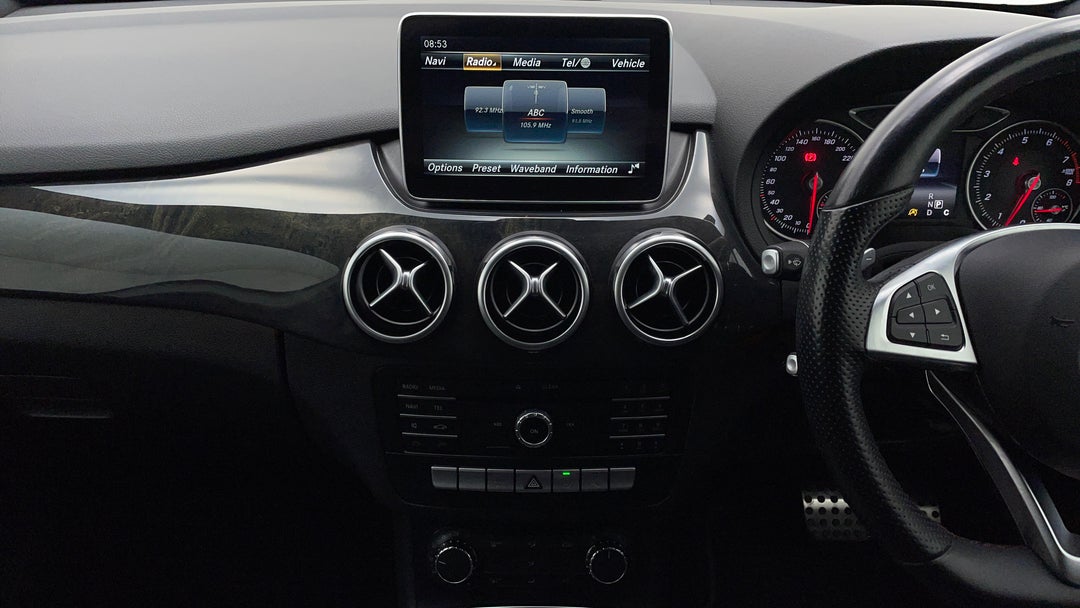 2016 Mercedes-benz B180 B180, Automatic, 138767 km, Center Console