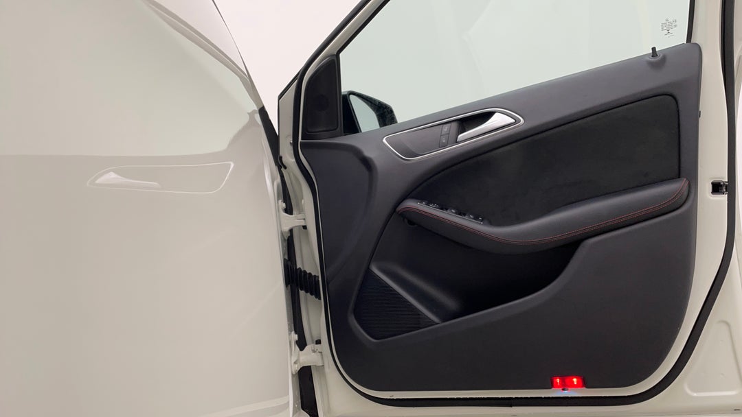 2016 Mercedes-benz B180 B180, Automatic, 138767 km, Speaker View