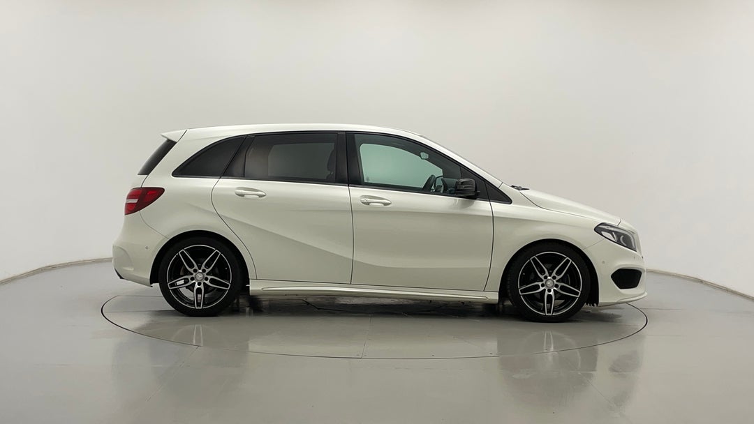 2016 Mercedes-benz B180 B180, Automatic, 138767 km, Right Side View