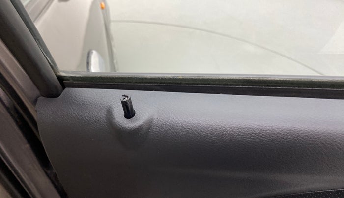 2018 Datsun Redi Go 1.0 S AT, Petrol, Automatic, 32,447 km, Lock system - Door lock knob has minor damage