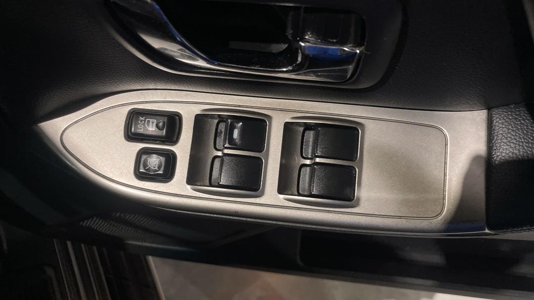 2020 Mitsubishi Pajero Gls (4x4) 7 Seat (leather), Automatic, 116454 km, Drivers Side Door Panel Controls
