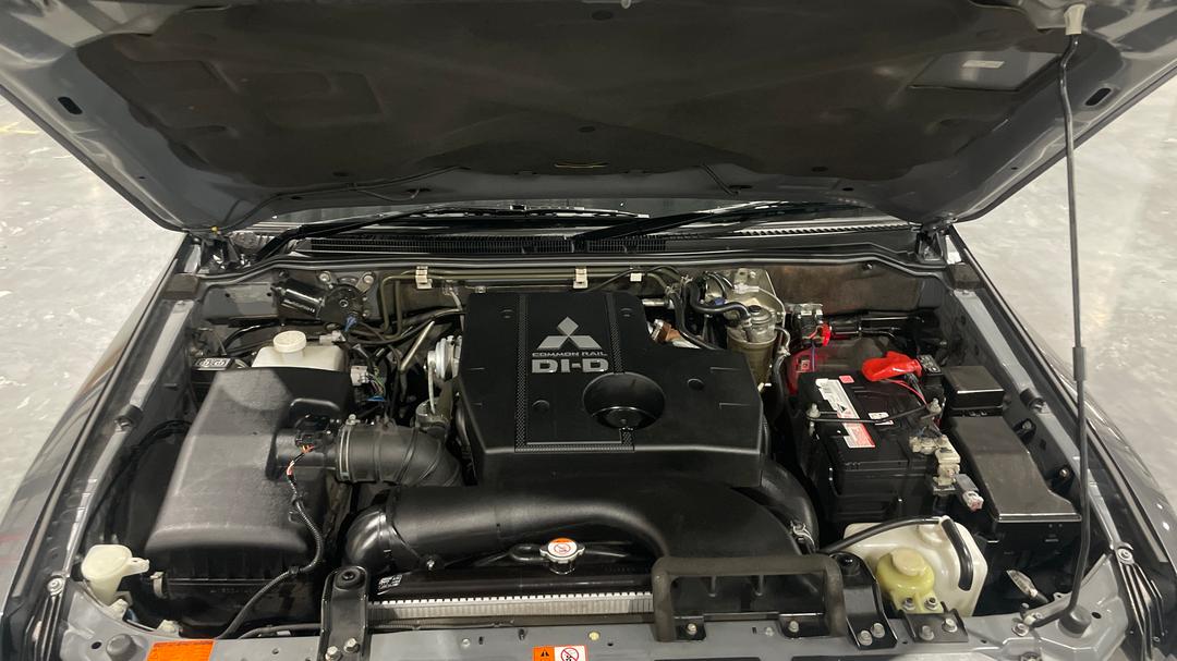 2020 Mitsubishi Pajero Gls (4x4) 7 Seat (leather), Automatic, 116454 km, Open Bonnet (Engine)